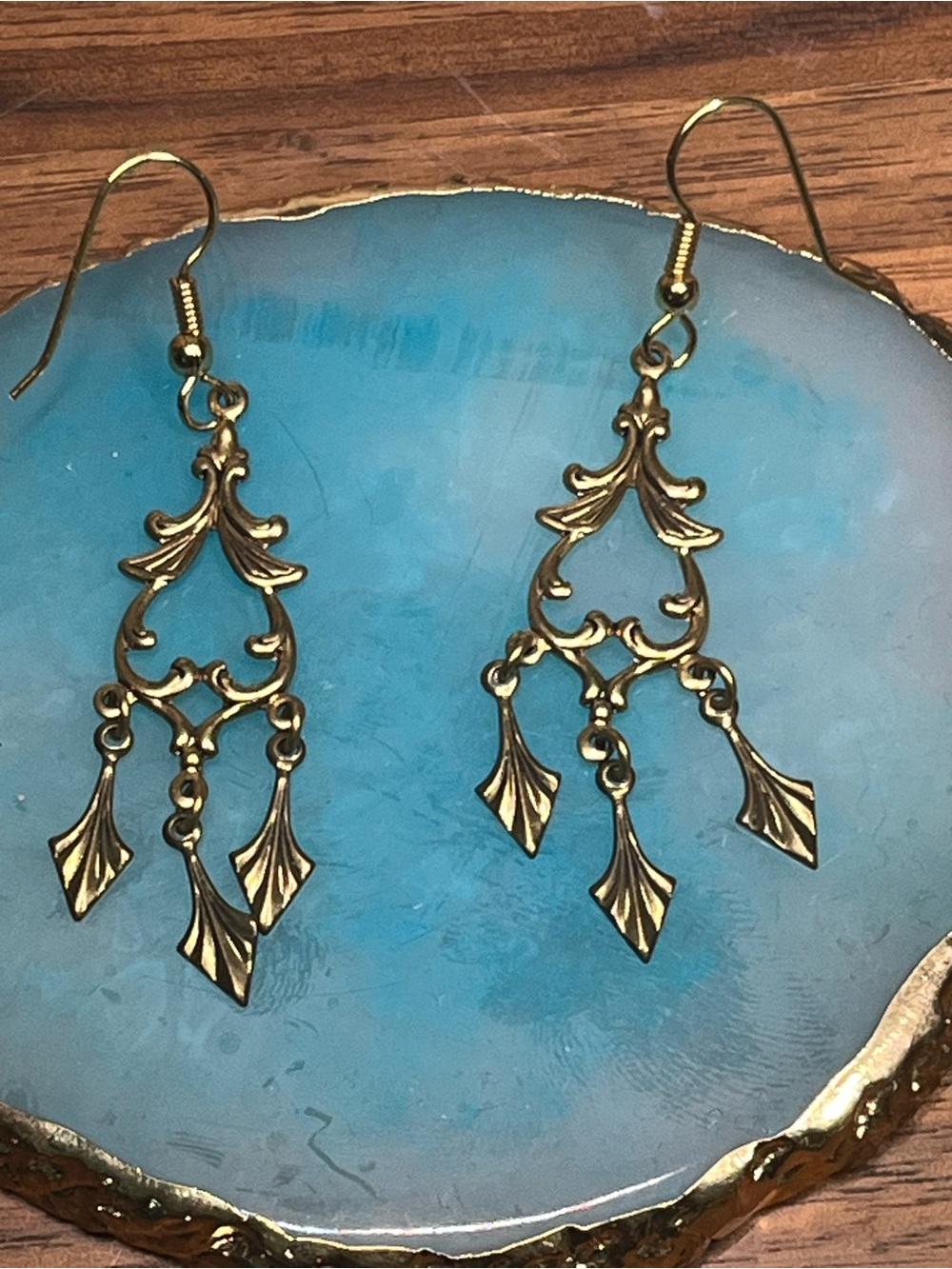 Vintage 80s Victorian Revival Gold Tn Brass Filigree Dangle Chandelier Earrings